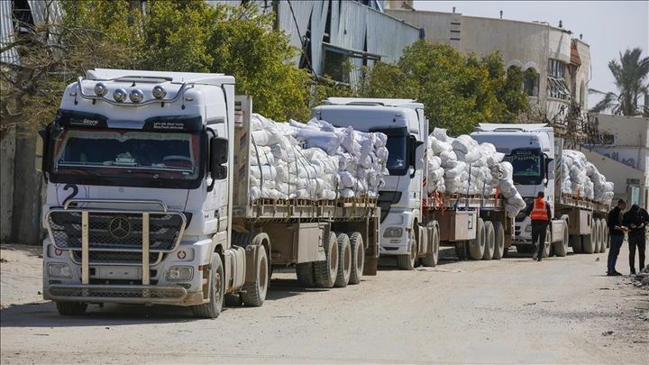 حكومة الاحتلال : إدخال 93 شاحنة مساعدات إنسانية لقطاع غزة عبر معبر كرم أبو سالم