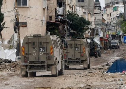 الاحتلال يواصل عدوانه على طولكرم: اقتحامات ومداهمات واسعة وحواجز عسكرية