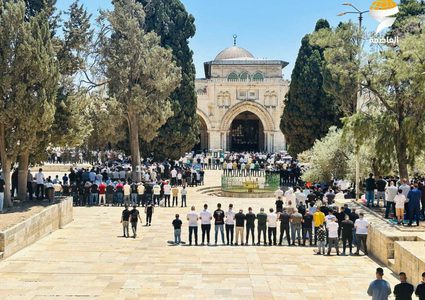 40 ألفا يؤدون صلاة الجمعة في المسجد الأقصى