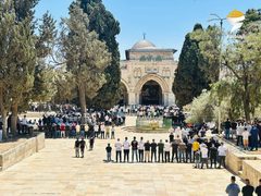 40 ألفا يؤدون صلاة الجمعة في المسجد الأقصى