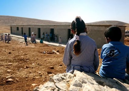 مستعمرون يقتحمون مدرسة عرب الكعابنة شمال غرب أريحا