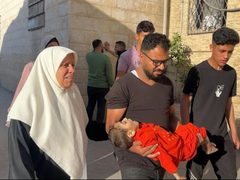 "سلاح التجويع" الإسرائيلي يقتل طفلاً جديدًا في غزة وسط تحذيرات من مجاعة وشيكة