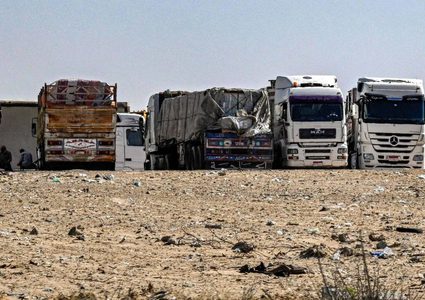 قناة إسرائيلية: دخول المساعدات إلى غزة سيستمر رغم افتتاح مراكز نيتساريم وموراج