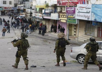 الاحتلال يصيب طفلا بالرصاص الحي خلال اقتحام مدينة نابلس