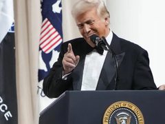 استطلاع: أكثر من نصف الأمريكيين يشكون من التأثير السلبي لرسوم ترامب