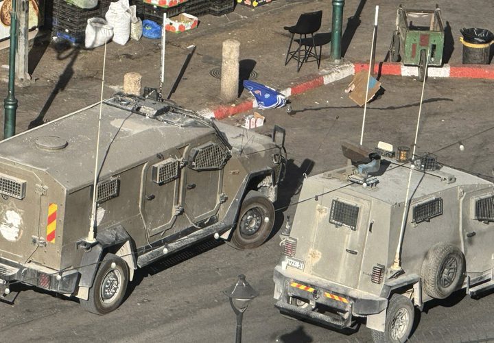 قوات خاصة إسرائيلية تنفذ هجوما في البلدة القديمة وجيش الاحتلال يدفع بتعزيزات كبيرة الى مدينة نابلس.