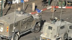 قوات خاصة إسرائيلية تنفذ هجوما في البلدة القديمة وجيش الاحتلال يدفع بتعزيزات كبيرة الى مدينة نابلس.