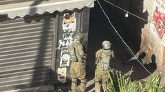 قوات خاصة إسرائيلية تنفذ هجوما في البلدة القديمة وجيش الاحتلال يدفع بتعزيزات كبيرة الى مدينة نابلس.