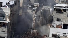 الاحتلال يخطر بهدم 20 بناية في مخيم طولكرم