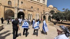 تزامناً مع انطلاق "مسيرة الأعلام" الاستفزازية .. مئات المستوطنين يقتحمون الأقصى