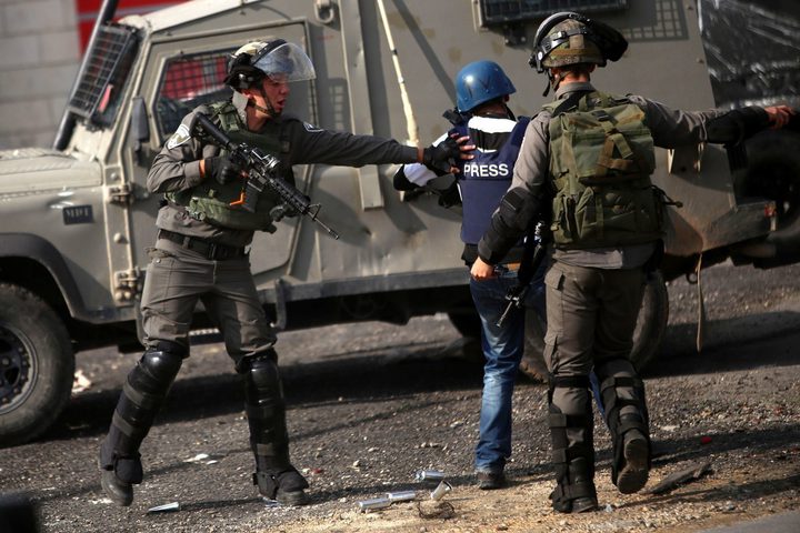 الاحتلال الاسرائيلي يعتقل صحفية وشقيقها