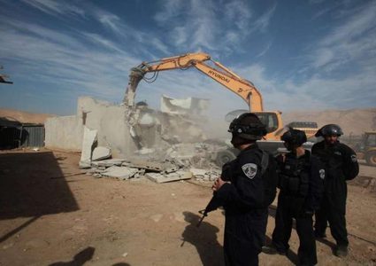 الاحتلال يسلم 8 إخطارات بوقف العمل والبناء في بروقين