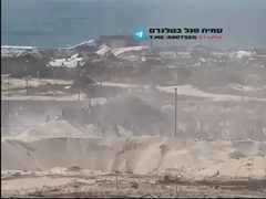 اقتحام مراكز المساعدات الأمريكية في غزة وسط إطلاق نار باتجاه المواطنين