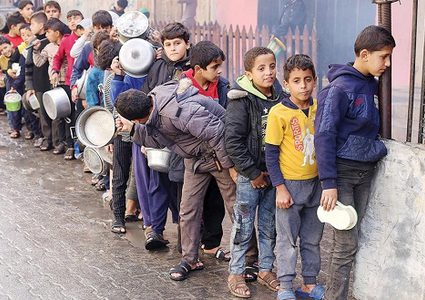 "الأونروا" تحذر من كارثة غذائية وانهيار صحي في غزة