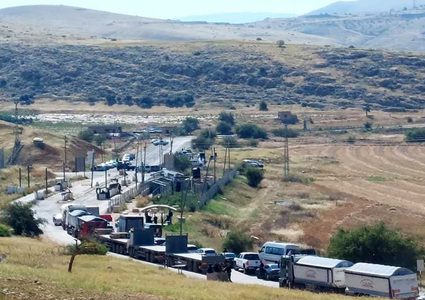 الاحتلال يشدد إجراءاته العسكرية على حاجز الحمرا العسكري