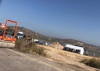 مستوطنون يقيمون بؤرة استيطانية شمال رام الله