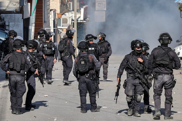 القدس: الاحتلال يعتدي على شاب بالضرب في شعفاط ويقتحم عناتا والعيزرية