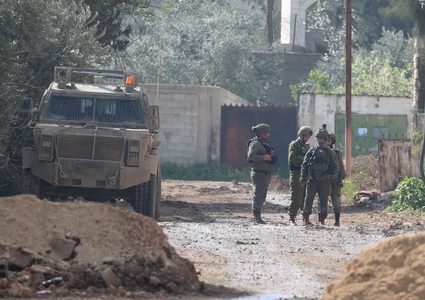 حولتها إلى سجون مفتوحة.. إسرائيل تحاصر بلدات فلسطينية في الضفة الغربية