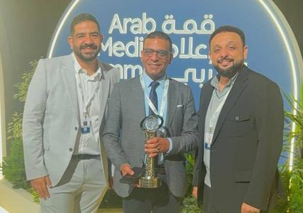 فيلم "تحت الأنقاض" إنتاج مركز إعلام النجاح يفوز بجائزة قمة الإعلام العربي