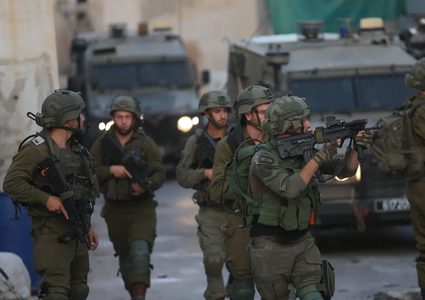 وحدات خاصة إسرائيلية تحاصر منزلا جنوب مدينة جنين وتعتقل مواطنين