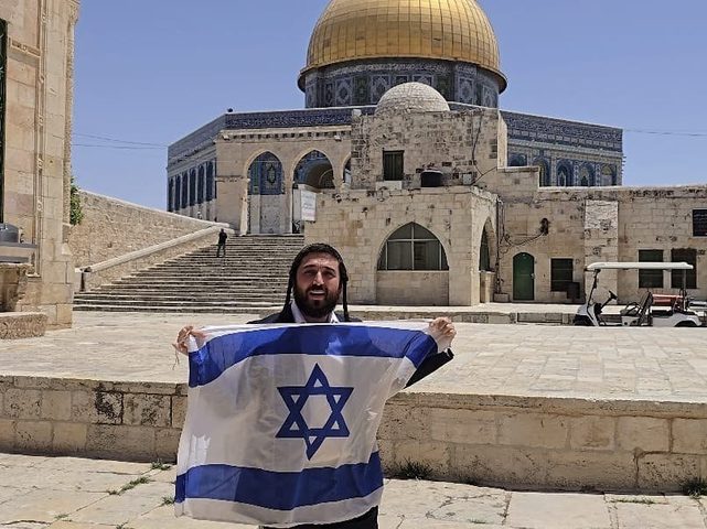 عضو كنيست يسخر من العرب : اقتحمنا وصلينا ورقصنا في الأقصى ولم يحترق الشرق الأوسط