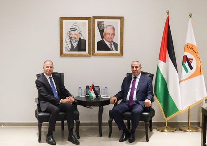 الشيخ يبحث مع ممثل كندا لدى فلسطين آخر التطورات بالمنطقة