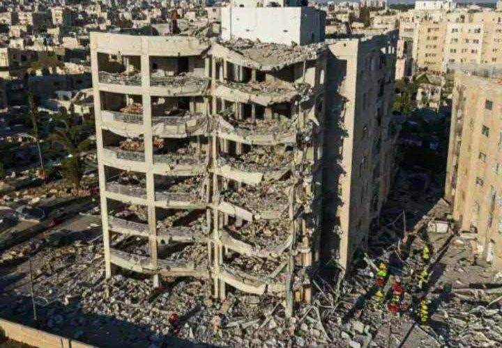 إعلام العبري ينشر للمرة الأولى بعض الأماكن التي تضررت من ضربات صواريخ حزب الله شمال فلسطين المحتلة.