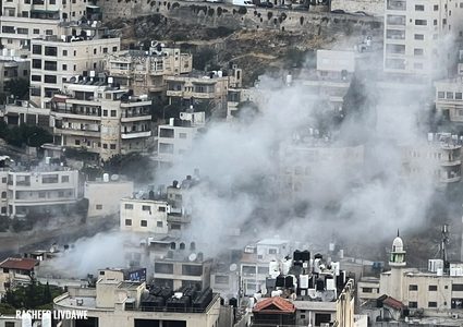 نابلس: الاحتلال يفجر منزل الشهيد جعفر منى