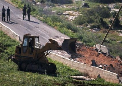 الاحتلال يجرف أراضي زراعية في دوما جنوب نابلس