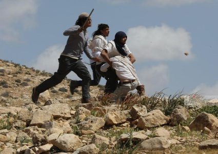 إصابة مواطنة حامل برضوض في هجوم للمستعمرين على مسافر يطا