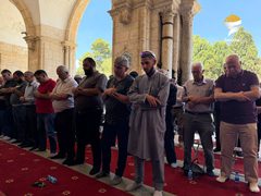45 ألفا يؤدون صلاة الجمعة في المسجد الأقصى