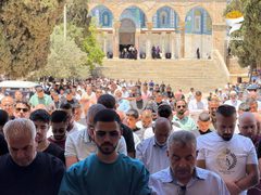 45 ألفا يؤدون صلاة الجمعة في المسجد الأقصى