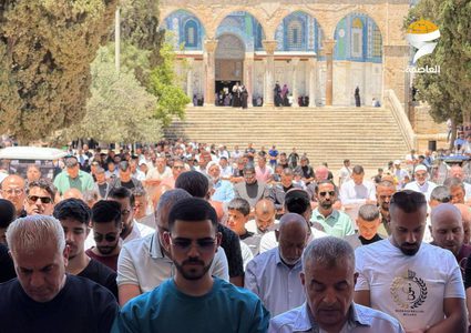 45 ألفا يؤدون صلاة الجمعة في المسجد الأقصى