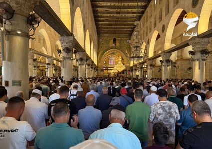 45 ألفا يؤدون صلاة الجمعة في المسجد الأقصى