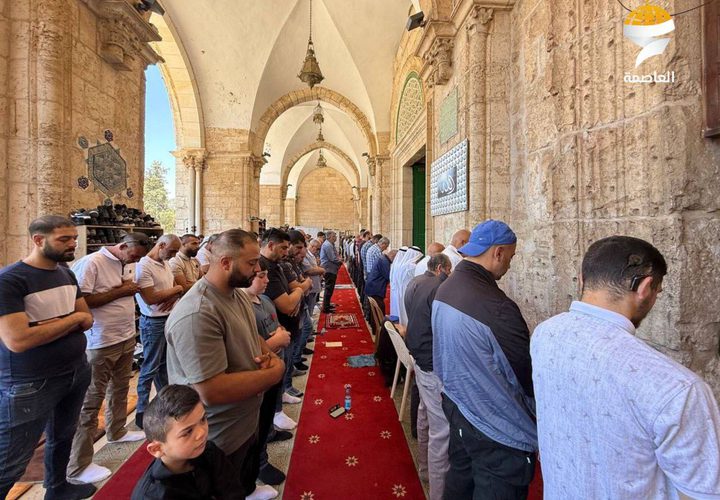 45 ألفا يؤدون صلاة الجمعة في المسجد الأقصى