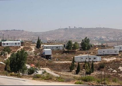 مستوطنون يواصلون العمل على اقامة بؤرة استيطانية جديدة في رام الله