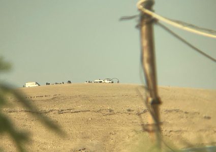 مستعمرون يقيمون بؤرة استيطانية مطلة على العوجا