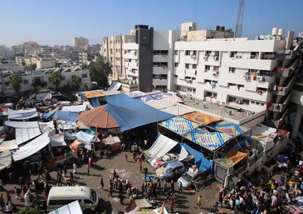 استشهاد عائلة كاملة إثر قصف الاحتلال خيمتهم بمدينة غزة