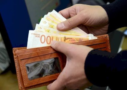 "المالية": نعمل بشكل حثيث لتأمين دفعة مالية للموظفين قبل إجازة العيد