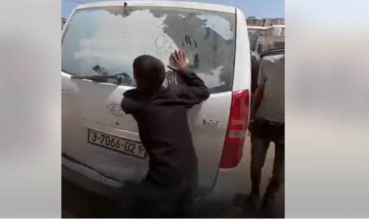 صرخة الطفل حازم "حبيبك يابا" .. حين تُذبح الطفولة في طوابير الجوع