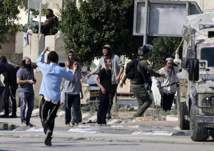 مستعمرون يغلقون المدخل الرئيس للبن الشرقية