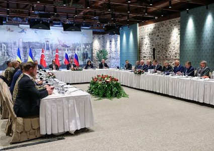 موسكو وكييف تعقدان محادثات حول السلام وسط استمرار التصعيد