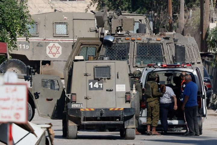 قوات الاحتلال تداهم منازل المواطنين في زواتا وسالم ومخيم العين في نابلس