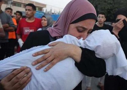 استشهاد طفل متأثرا بإصابته في قصف الاحتلال دير البلح