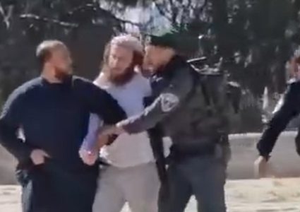 مستوطنون يحاولون إدخال قربان مذبوح إلى الأقصى