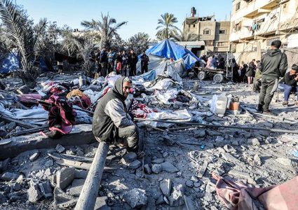 8 شهداء ومصابون بقصف الاحتلال خيمة تؤوي نازحين وسط مدينة غزة