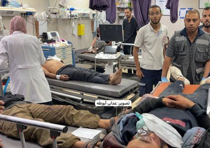 انتشال 23 ضحية وإجلاء أكثر من 200 إصابة جراء قصف وإطلاق نار من قبل جيش الاحتلال صوب المتوجهين لمركز المساعدات غرب مدينة رفح.