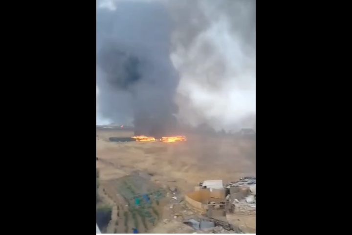 عقب هجوم للمستوطنين: إصابات وإحراق منازل وممتلكات في بلدة دير دبوان شرق رام الله