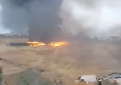 عقب هجوم للمستوطنين: إصابات وإحراق منازل وممتلكات في بلدة دير دبوان شرق رام الله