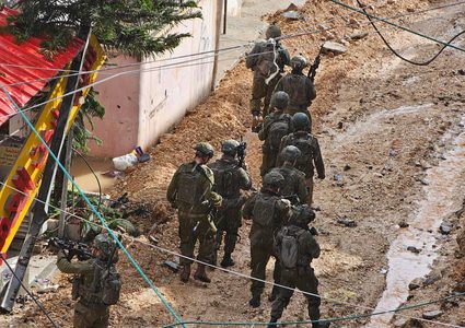 الاحتلال يقتحم مخيم الفارعة وبلدة طمون جنوب طوباس وسط تدميرللبنية التحتية